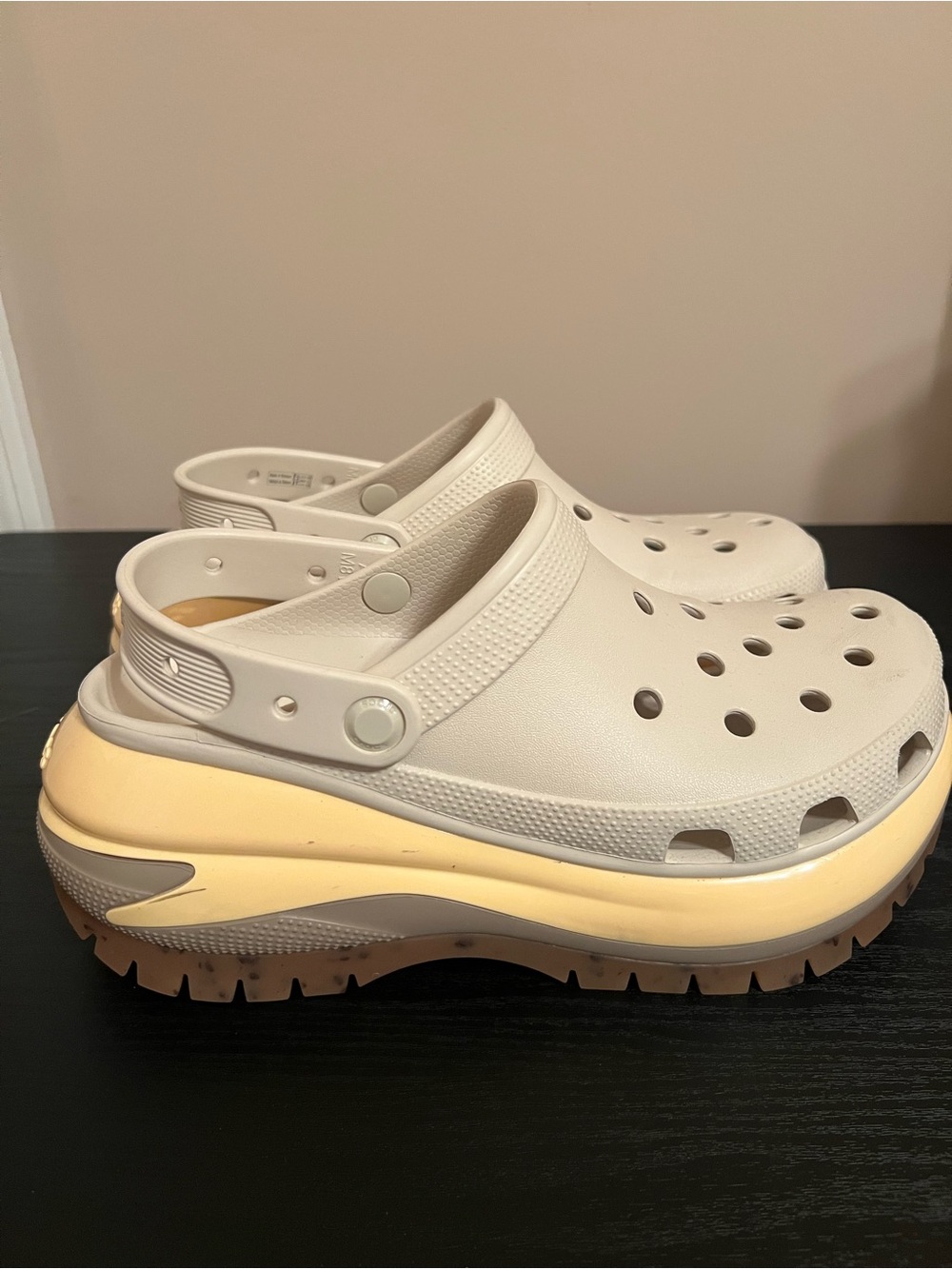 Crocs Unisex-Adult Mega Crush Clog Men 8 Women’s 10